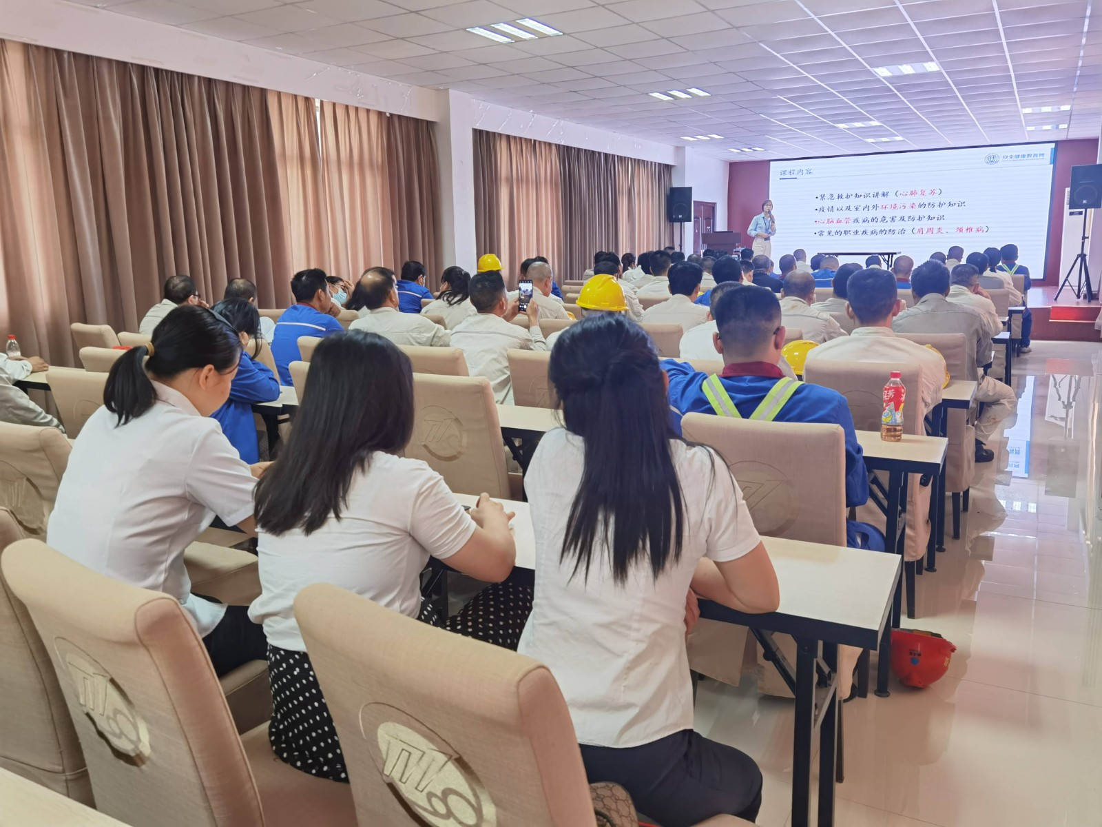 广西伟德国际1946安全健康培训_副本.jpg